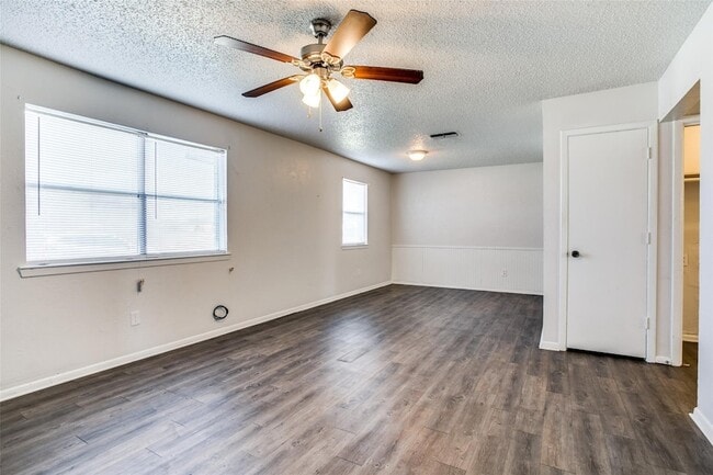 Photo - 105 Peach St