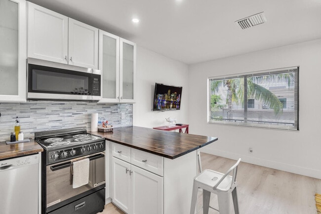 Photo - 1634 SW 4th Ave Unit ID1049792P