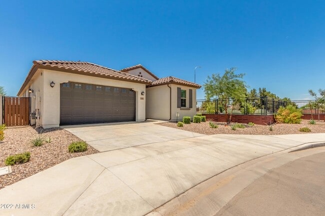 Photo - 43 E Capricorn Way