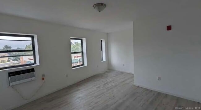 Building Photo - 677 Fairfield Ave