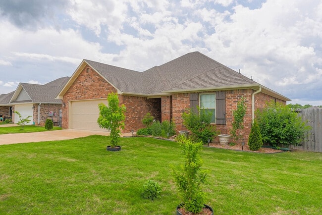 Photo - 817 Brook St Unit ID1241327P