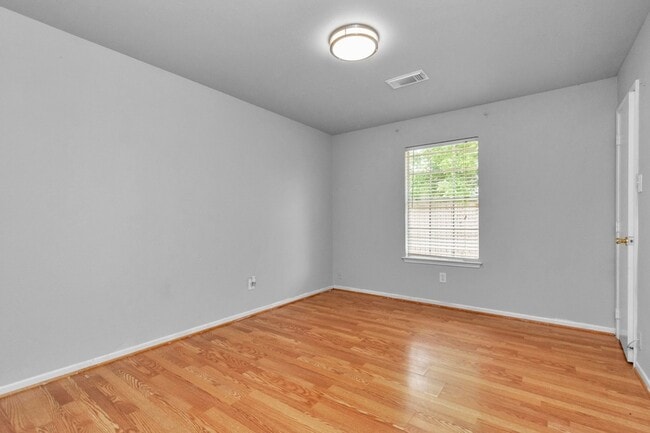 Photo - 8914 Dirby St