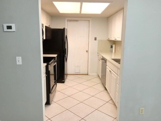 Photo - 910 E Meadowmere Ln