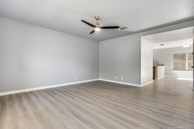 Photo - 22 McLennan Oak