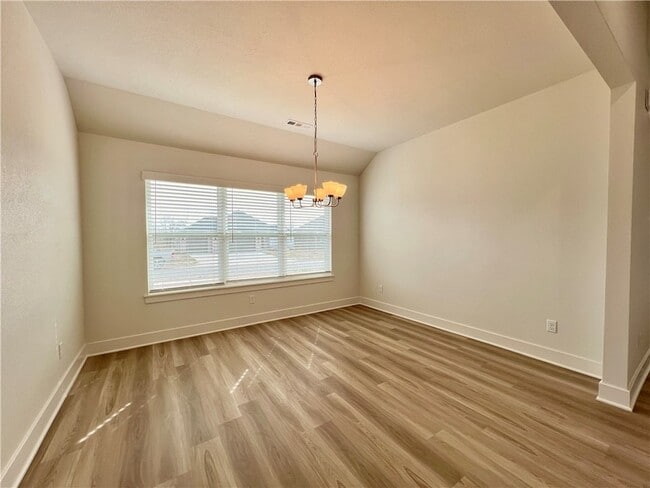 Photo - 682 Kayla Maria St