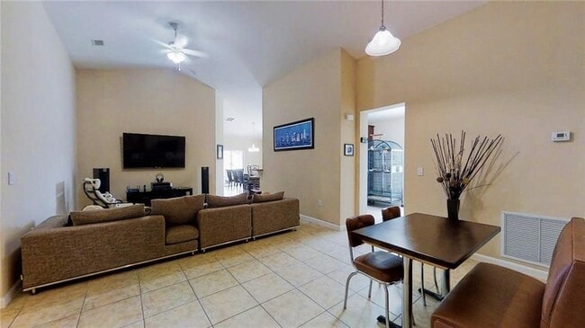 Photo - 1296 Lexington Manor SW