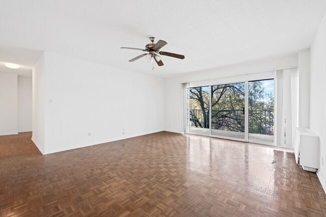 Large Living Room - Central Gardens