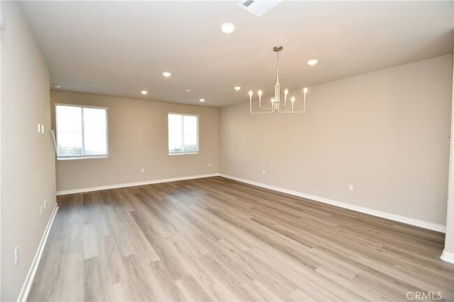 Photo - 1487 Skyline Ln