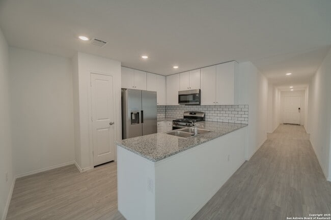 Photo - 2737 Green Finch