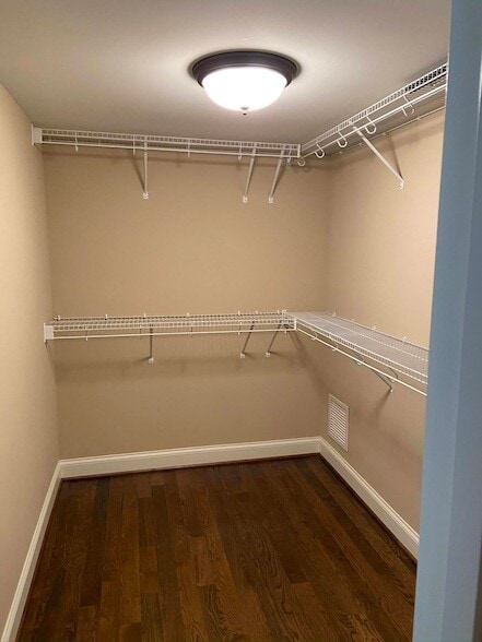 Photo - 909 Avon Pl