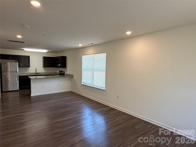 Photo - 2025 Oakdale Rd