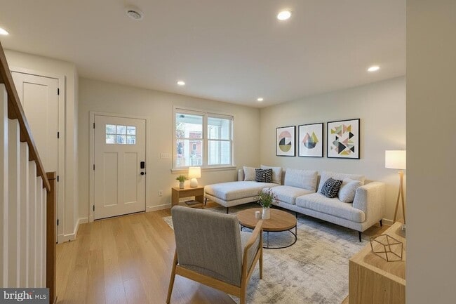 Photo - 635 Upland Pl