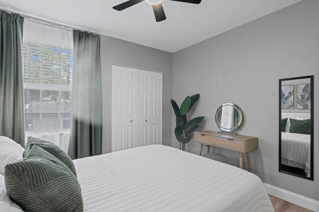 Photo - 138 1/2 Oneida Street-SI ID1578526P Unit SI ID1578526P