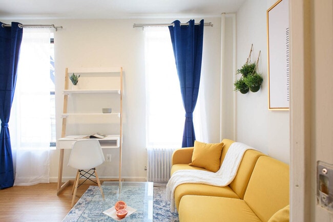 Building Photo - 402 E 11th St Unit SI FL1-ID1495784P