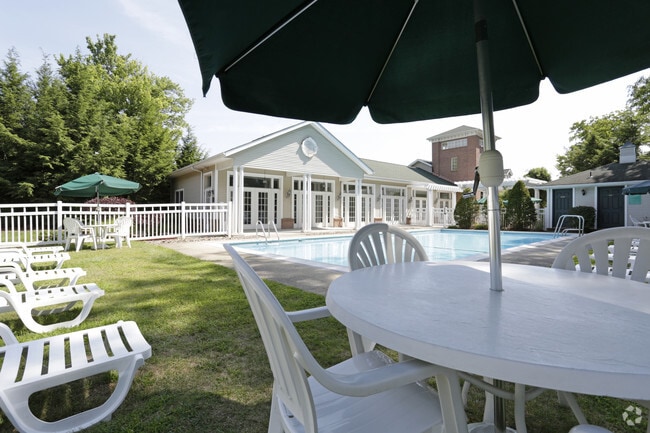 Pool/Sundeck - Forest Heights Apartments