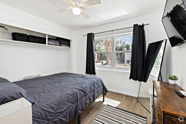 2BR, 1BA - 500SF - Primary Bedroom - 512 Paulding Ave