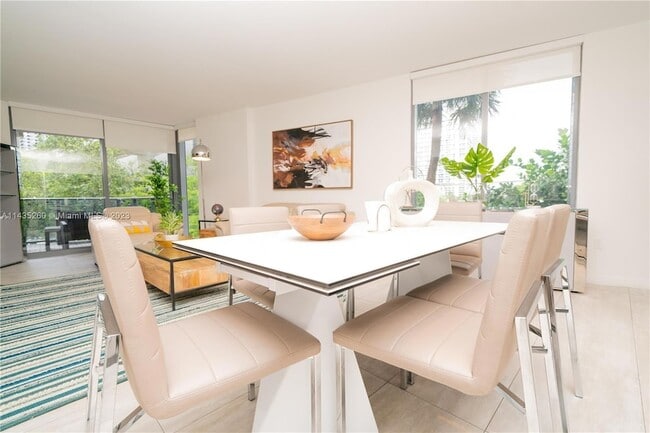 Photo - 31 SE 6th St Unit 301