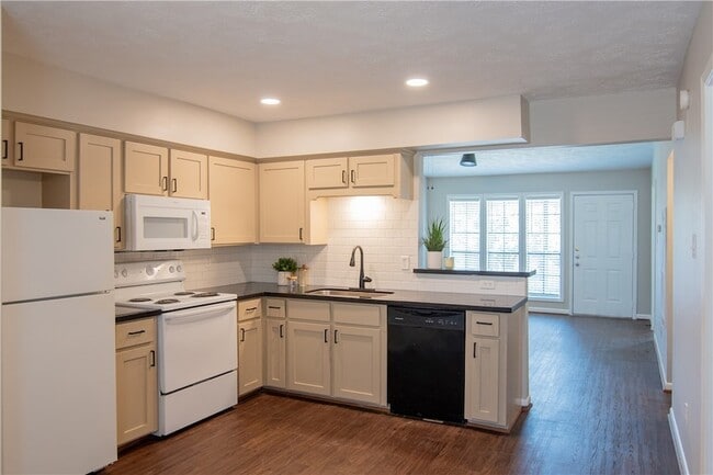 Photo - 1902 Woodsman Dr