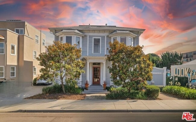 Building Photo - 487 43rd St Unit 1