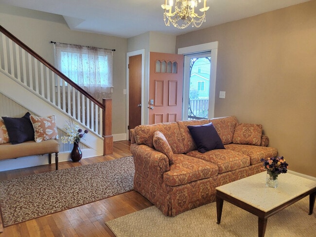 Building Photo - 131 Bernice St Unit SI ID1575108P