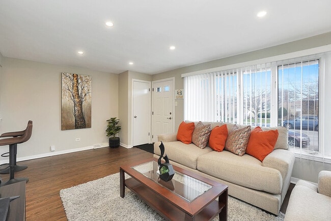 Building Photo - 4552 Kenilworth Ave Unit ID1285031P