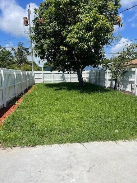 Photo - 413 N E St