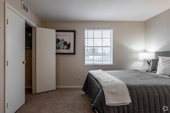 2 Br, 1 Ba - 781 SF - Lyn Village