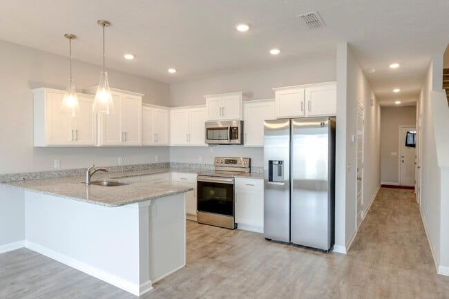 Building Photo - 4333 Doral Dr