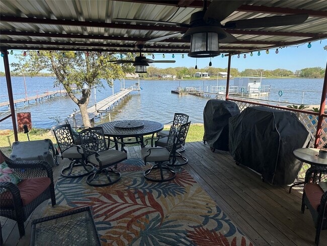 Building Photo - 348 Lake Loop