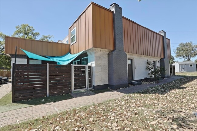 Building Photo - 4804 W Wind Trail Unit 101