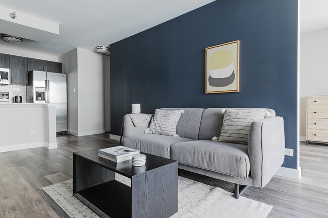 Photo - 1 E Delaware Pl Unit FL9-ID1360