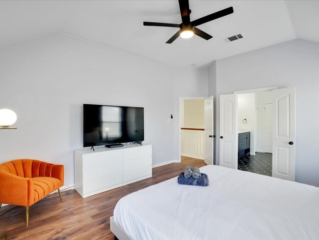 Photo - 5832 Clear Creek Dr Unit SI ID1019550P