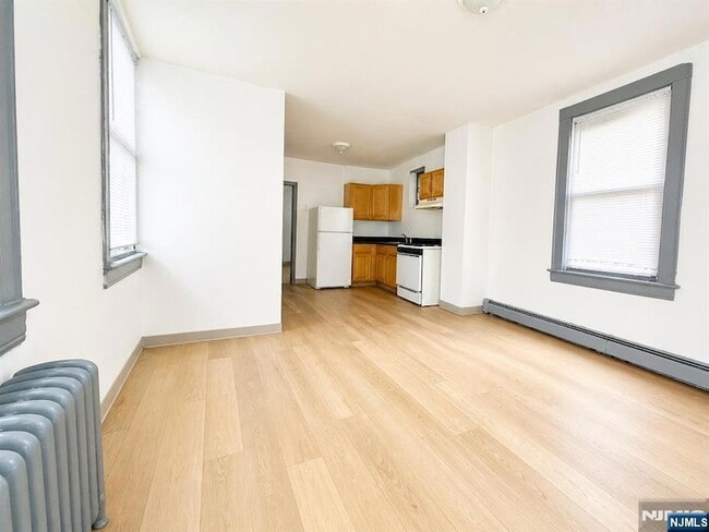 Photo - 840 Mt Prospect Ave Unit APT 1