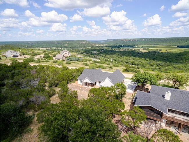 Photo - 405 Oak Tree Dr