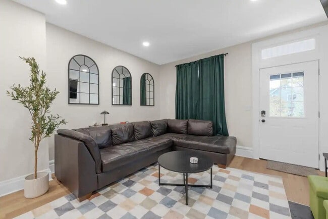 Building Photo - 2552 Glenmawr Ave Unit SI ID1407032P