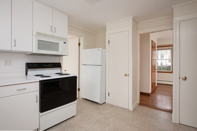 Photo - 142 Belknap St