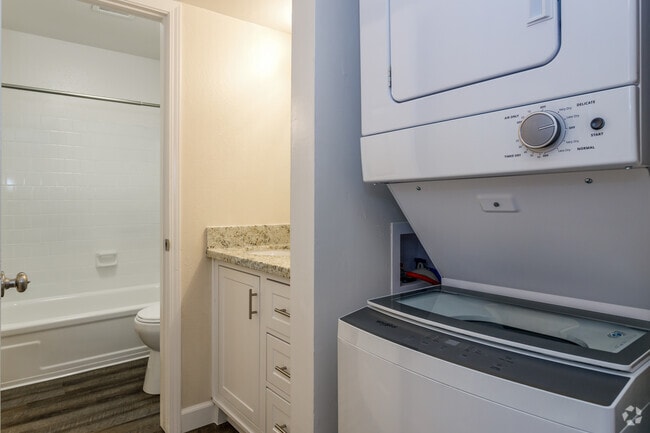 1BR, 1BA (floorplan B) - 750SF - Marconi Gardens East