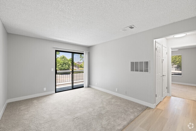 1BR, 1BA - 676 SF - Living Room - The Mews at Dixon Farm