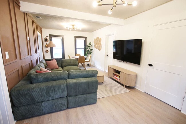 Photo - 102 W Emma St Unit ID1271942P