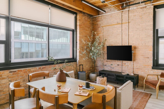 Building Photo - 555 W Jackson Blvd Unit SI ID1504152P