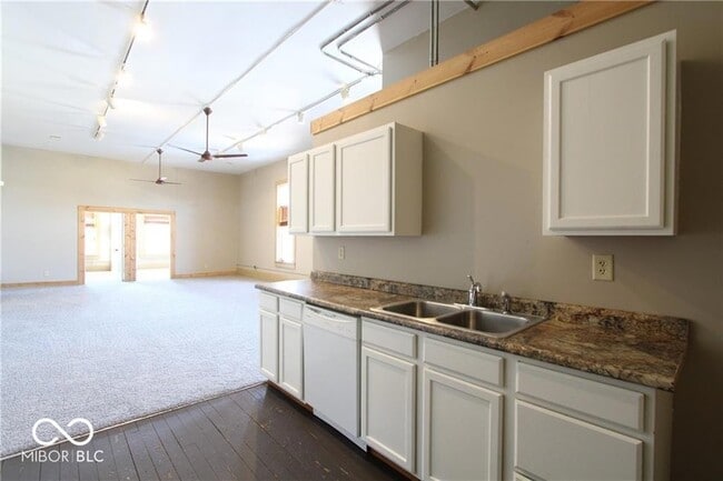 Photo - 101 S Main St