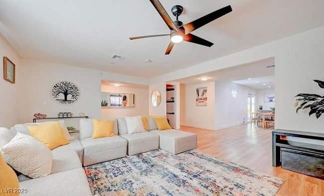 Photo - 1821 E Oakey Blvd