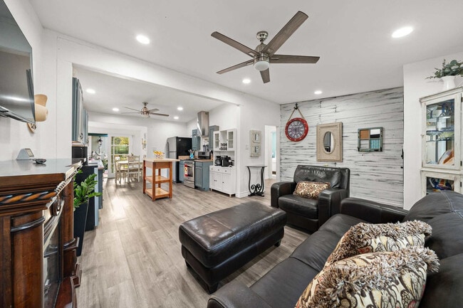 Building Photo - 1601 Kraft St Unit ID1302386P