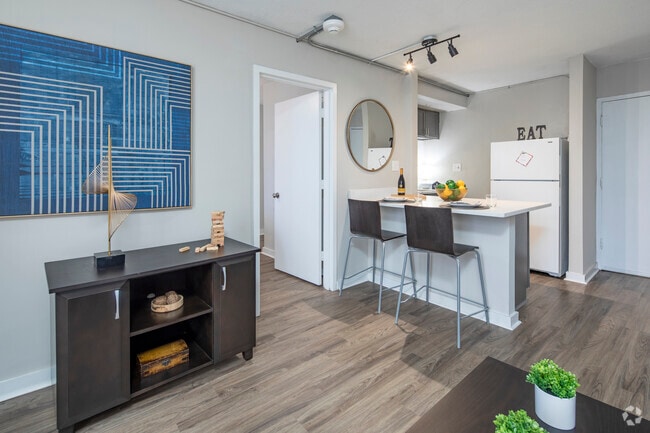 1BR, 1BA - 500SF - Sterling Towers