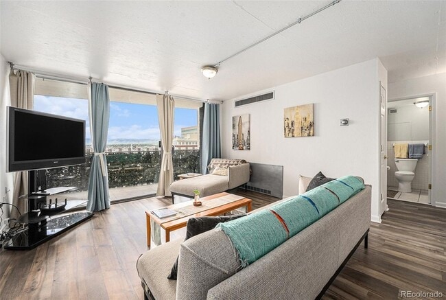 Building Photo - 1020 15th St Unit 12C