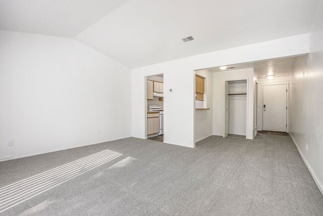 Photo - Hampton Lakes Apartments