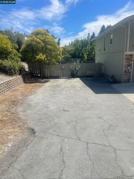 Photo - 971 Livorna Rd