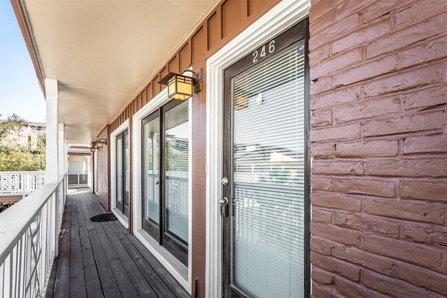Photo - 5904 Sandhurst Ln Unit 246