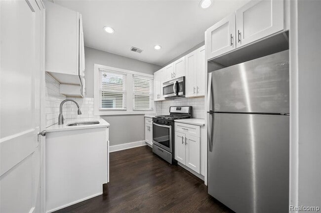 Photo - 242 W Webster St