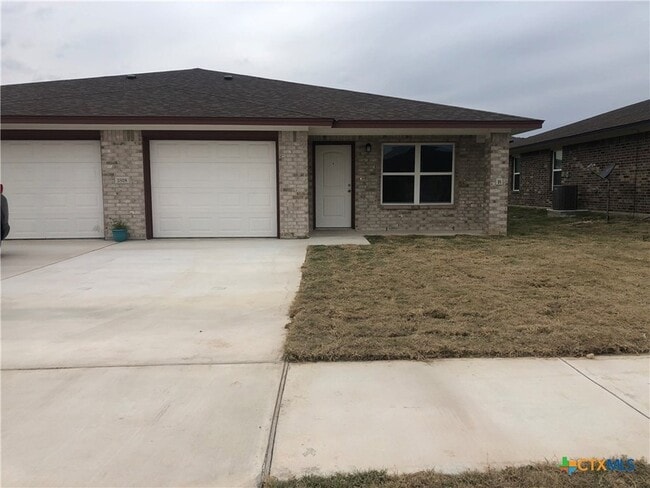 Building Photo - 1818 Castroville Trl